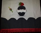 Guardanapo + prendedor decorados com cupcake